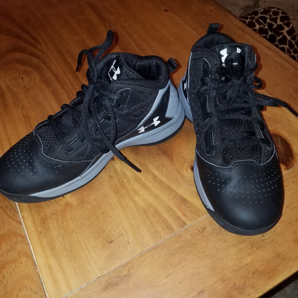 Youth Under Armor Basketball Shoes